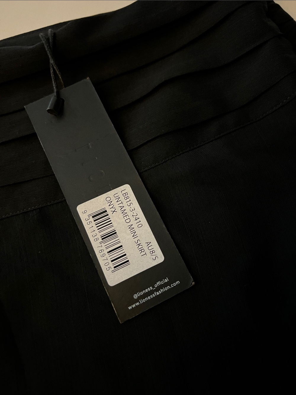 NWT LIONESS Untamed Mini Skirt Black Small $49 - Picture 7 of 9